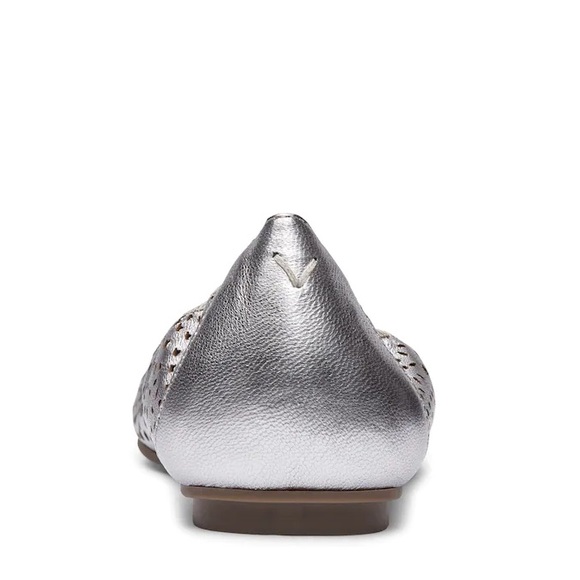 LIKE NEW In Box Vionic Pewter Robyn Style Flats - Picture 4 of 16